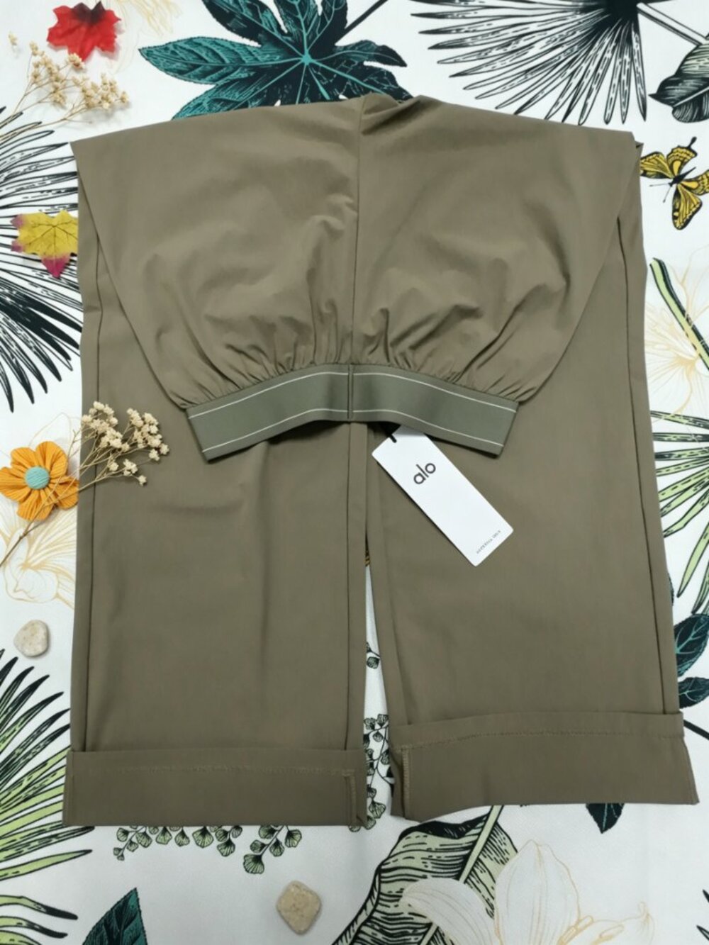 😘NWT ALO Yoga Olive Suit Up Trouser Regular 30" Inseam Wide Relaxed Fit🧚 - Picture 7 of 10